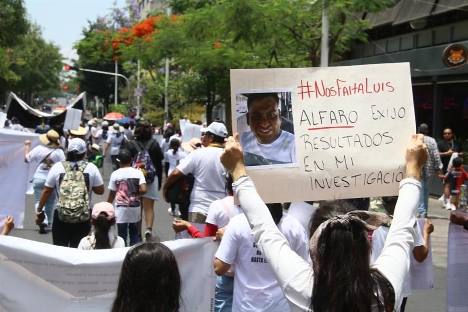 Alrededor de 150 familiares de personas desaparecidas participaron en la manifestación.