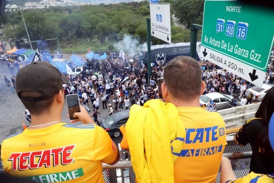 Más del color en los alrededores del Gigante de Acero.