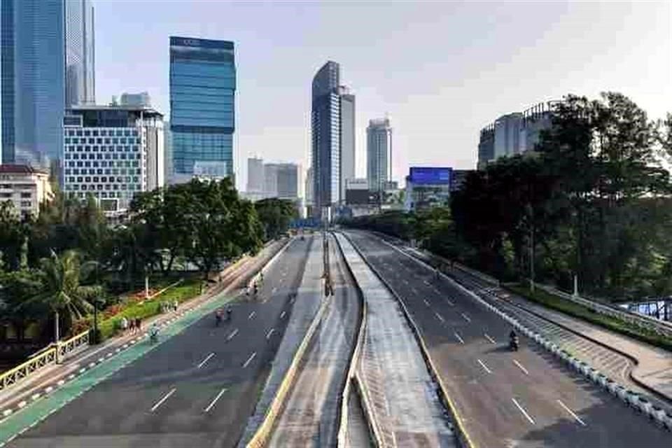 Las carreteras principales de Yakarta, Indonesia.