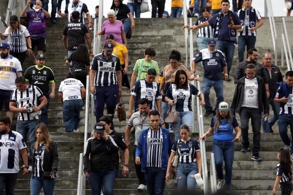 Más del color del Clásico Regio en la casa de los Rayados.