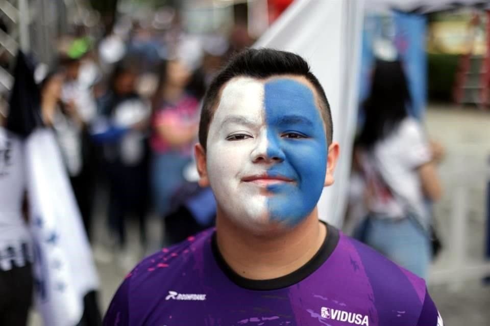 Más del color del Clásico Regio en la casa de los Rayados.