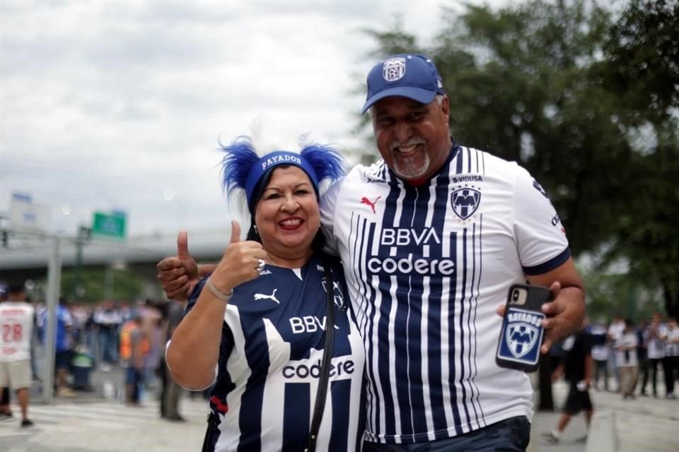 Más del color del Clásico Regio en la casa de los Rayados.