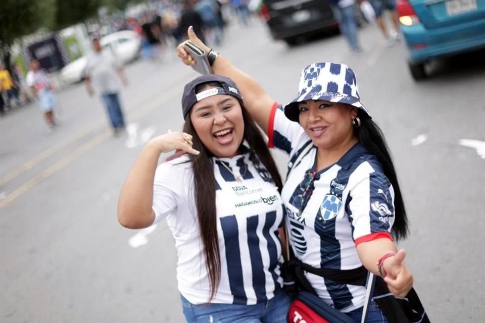 Más del color del Clásico Regio en la casa de los Rayados.