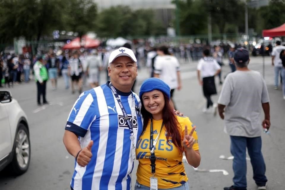 Más del color del Clásico Regio en la casa de los Rayados.