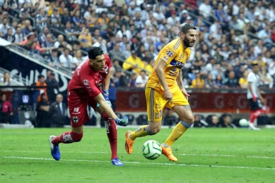 Gignac prácticamente desapareció en el primer tiempo.