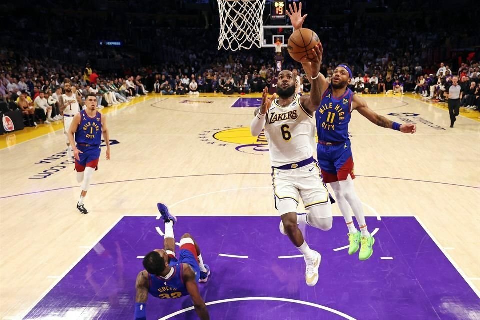 Los Lakers necesitan algo histórico para avanzar.