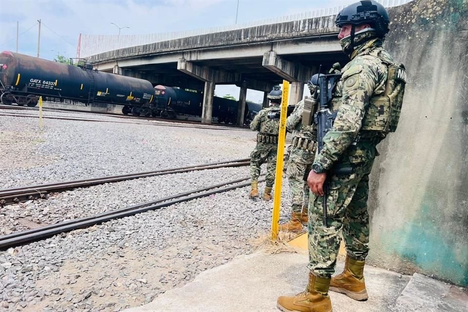 Marinos tomaron el control de vías expropiadas a Ferrosur el pasado 19 de mayo.