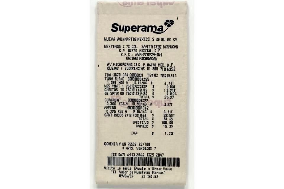 Gabriel Kuri presenta en Choosen Memories este tapiz que reproduce el ticket de un supermercado capitalino, realizado en 2005.