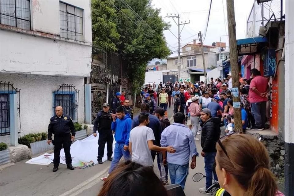 Un hombre murió la tarde del lunes tras ser arrollado por un camión que transportaba materiales en la Colonia San Mateo Tlaltenango.