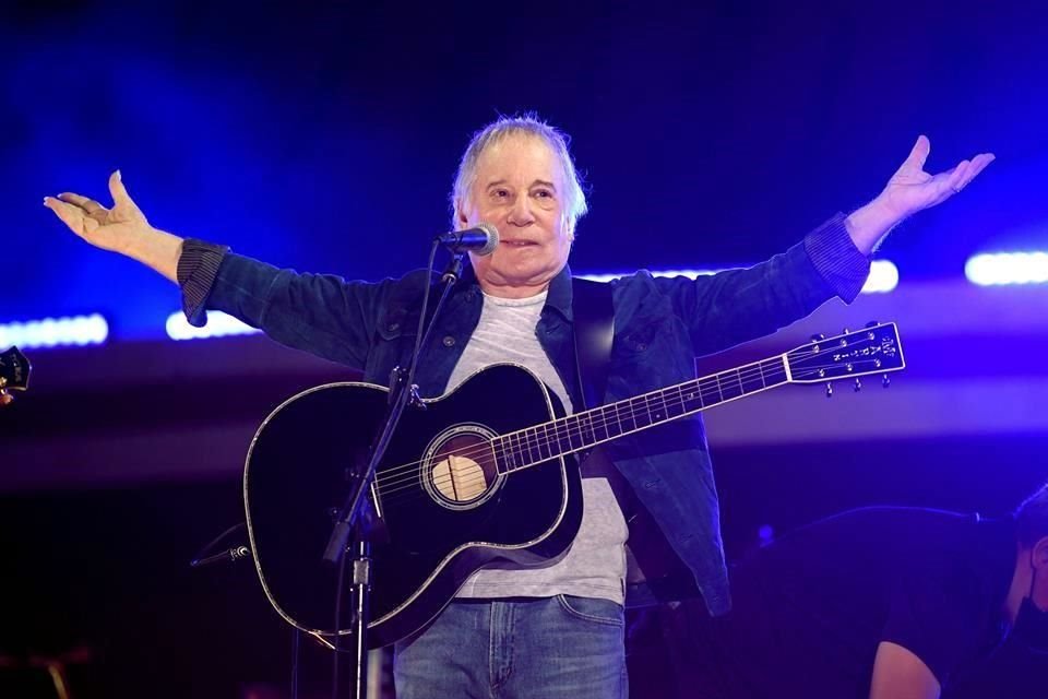 El icónico cantautor Paul Simon, de 82 años, dice que hace poco empezó a perder la audición en su oído izquierdo.