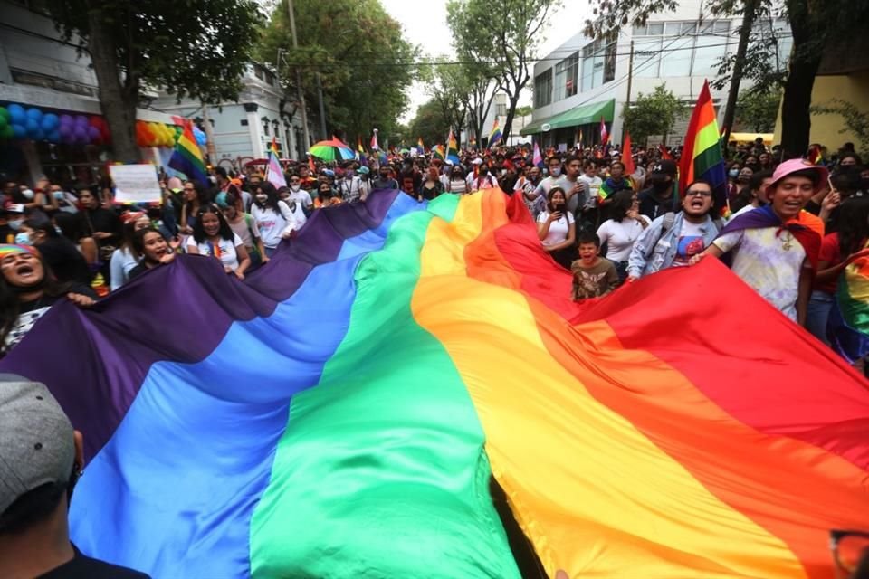 'Todos los colores, todas las identidades' es la bandera de la marcha que organiza la agrupación Guadalajara Pride.