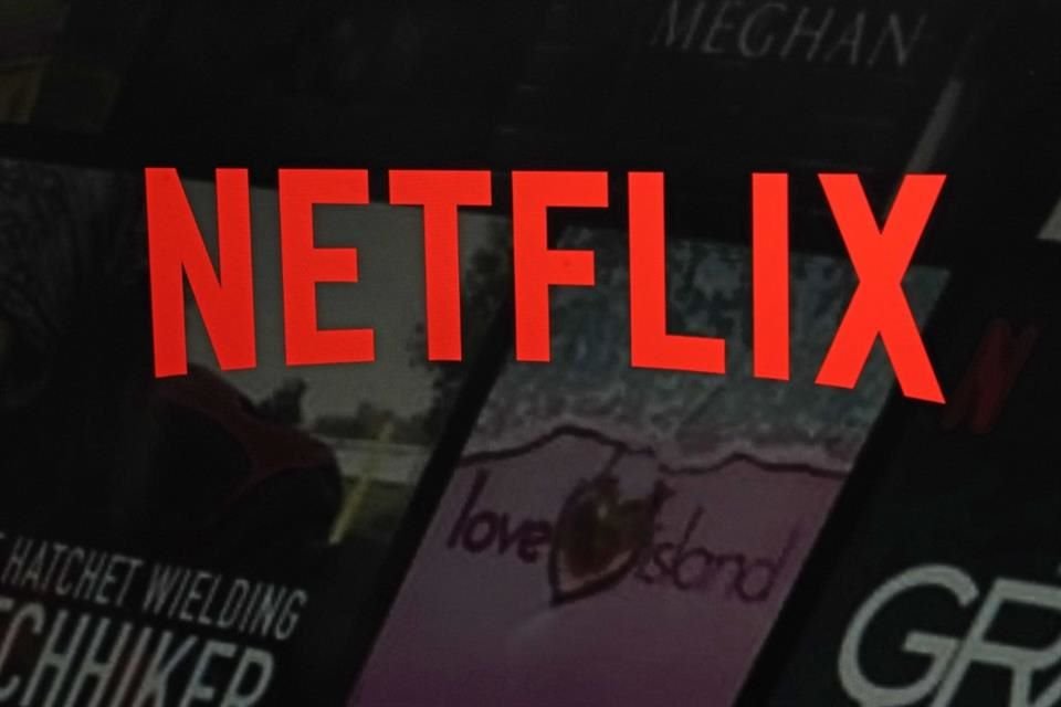 Netflix es un servicio de transmisión de contenidos audiovisuales que ofrece una variedad de programas de televisión, películas, anime, documentales, entre otros.