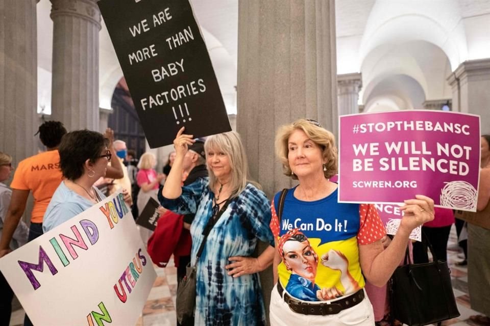 Activistas a favor del aborto en el Congreso de Carolina del Sur, durante la votación de un veto a la interrupción del embarazo.