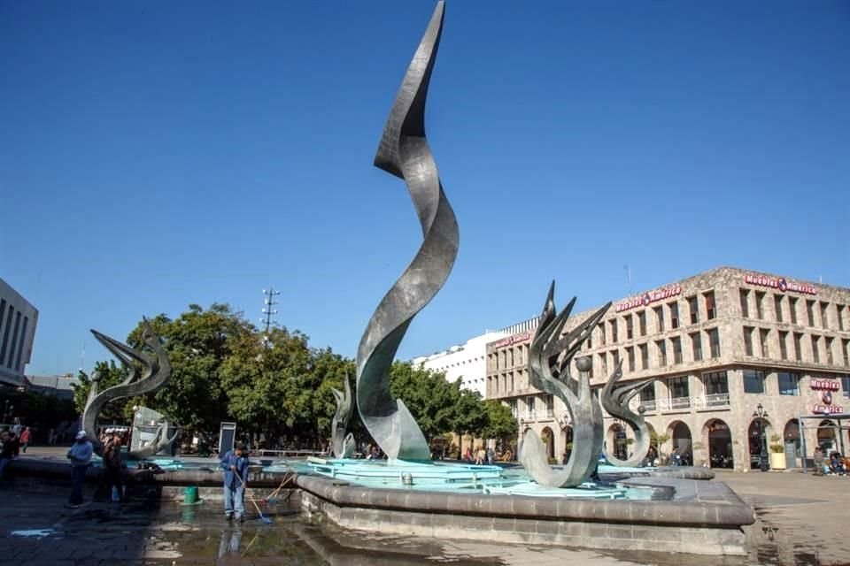 También es el creador de 'La Fuente de Quetzalcóatl', ubicada en la Plaza Tapatía, en Guadalajara.