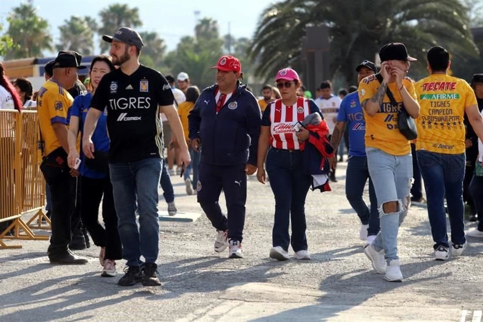 Más del color en el Universitario para la Final de ida.