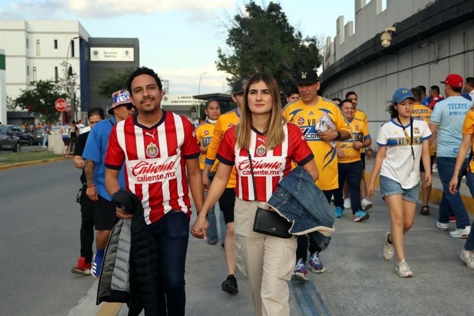 Más del color en el Universitario para la Final de ida.