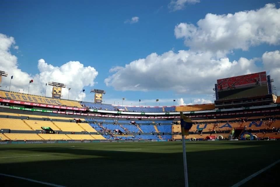 Más del color en el Universitario para la Final de ida.