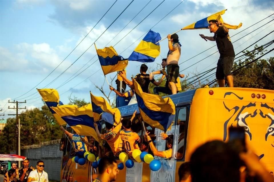 Más del color en el Universitario para la Final de ida.