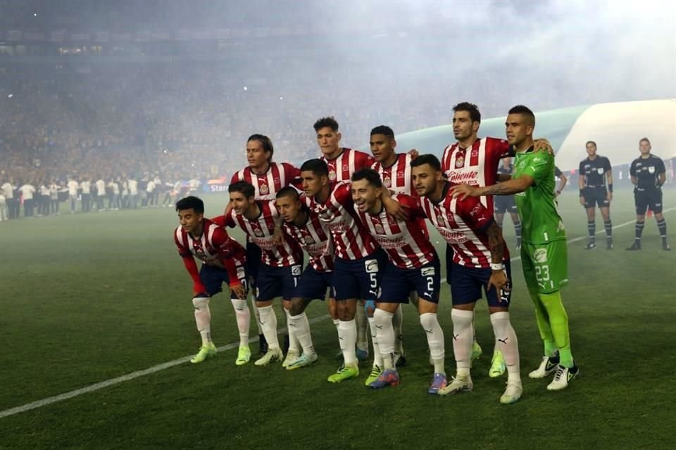 El once de inicio de las Chivas.