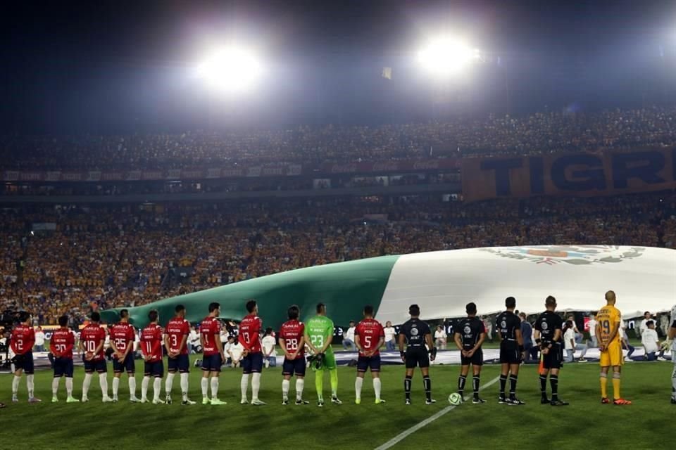 La ceremonia previa al partido.