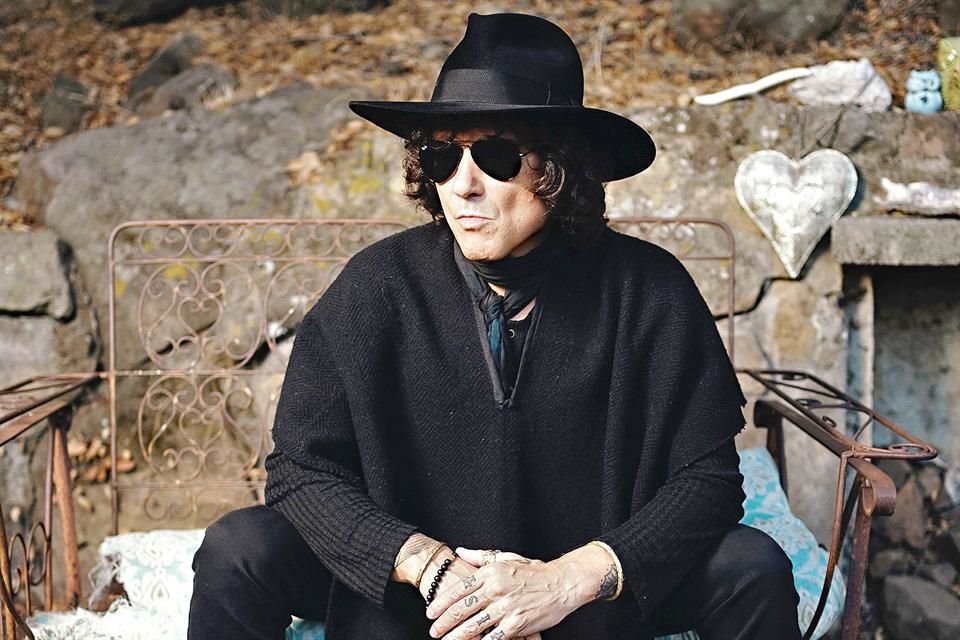 El músico español sorprendió a sus fans al dar a conocer que lanzará disco.