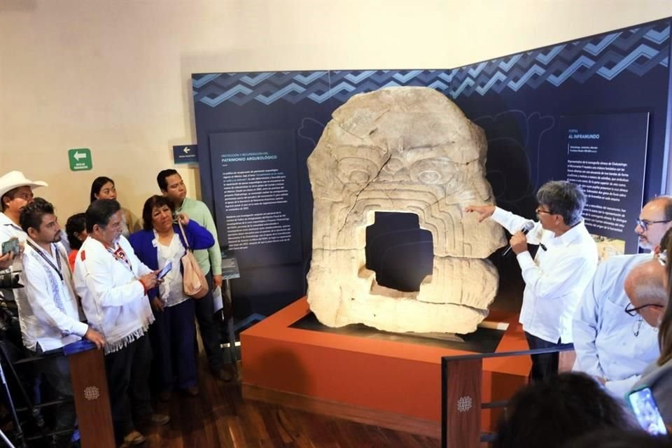 Apenas el 25 de mayo, autoridades del INAH regresaron el Monumento 9 de Chalcatzingo a Morelos; la pieza olmeca conocida como el 'Portal al inframundo' fue saqueada y estuvo fuera por más de 50 años.