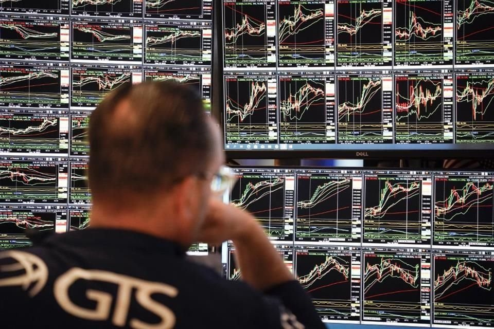 El Tesoro de Estados Unidos venderá 58 mil millones de dólares en papeles a tres años este martes, 39 mil millones a 10 años el miércoles y 22 mil millones a 30 años el jueves. 
