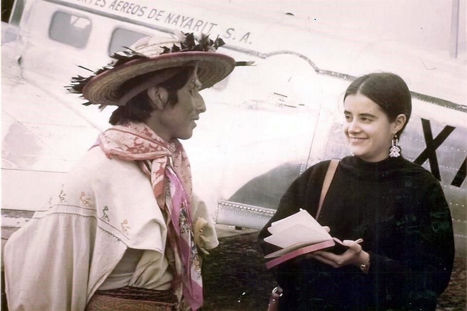 La antropóloga Marina Anguiano Fernández en los inicios de sus investigaciones del pueblo huichol.