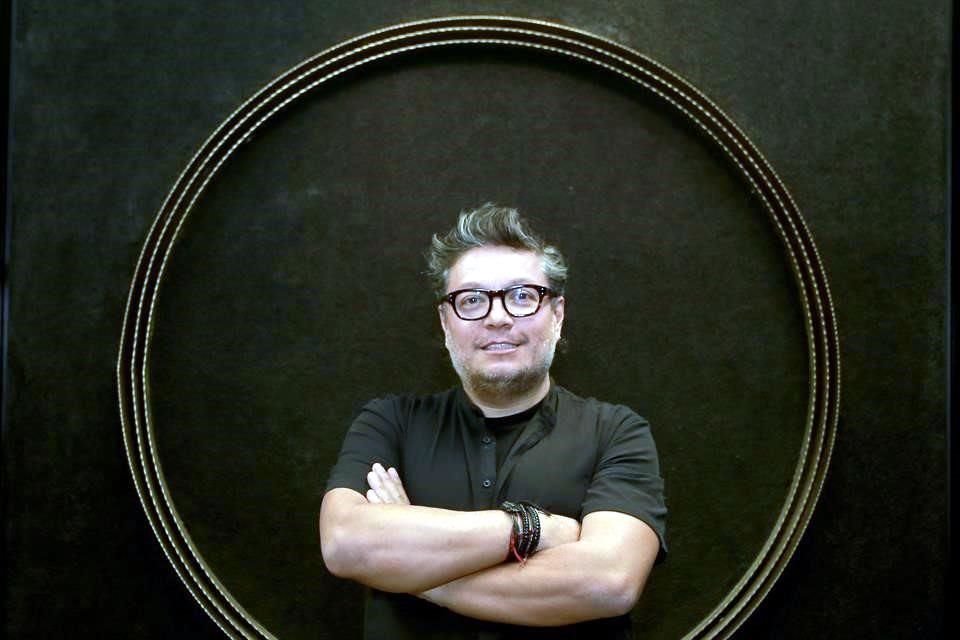 En San Luis Potosí, Rivelino celebra 25 años de trayectoria en la plástica.