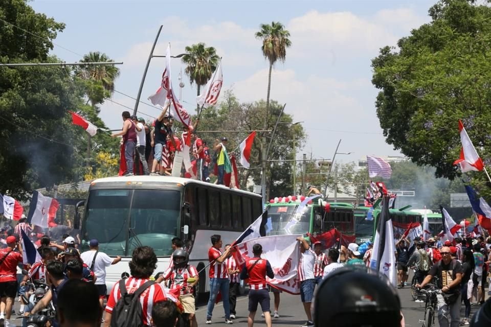 Camiones de otros municipios de Jalisco e incluso de diferentes estados del país, se reunieron en el Parque Revolución.