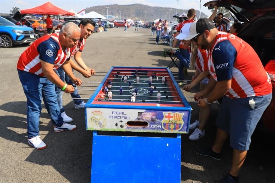 El clásico futbolito tampoco puede faltar previo al partido.