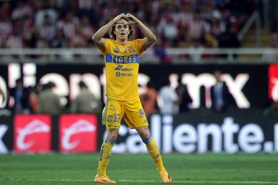 Sebastián Córdova empató el partido con un gran gol de cabeza.