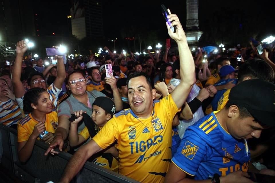 Así celebró la afición de Tigres en la Macro tras el silbatazo final que marcó la octava estrella de Tigres.