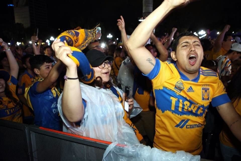 Así celebró la afición de Tigres en la Macro tras el silbatazo final que marcó la octava estrella de Tigres.