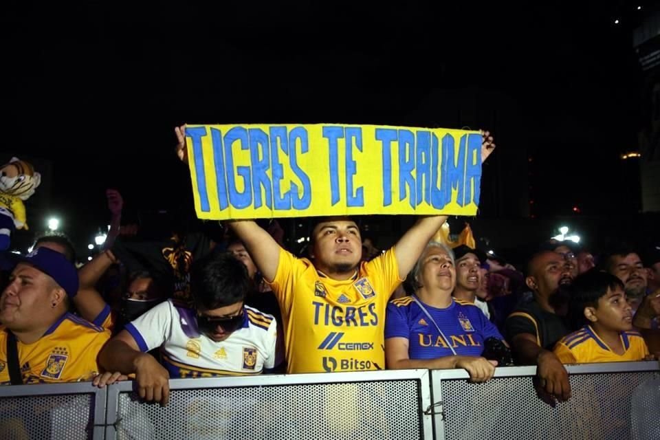 Así celebró la afición de Tigres en la Macro tras el silbatazo final que marcó la octava estrella de Tigres.