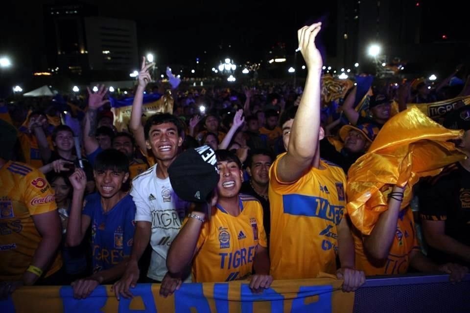 Así celebró la afición de Tigres en la Macro tras el silbatazo final que marcó la octava estrella de Tigres.