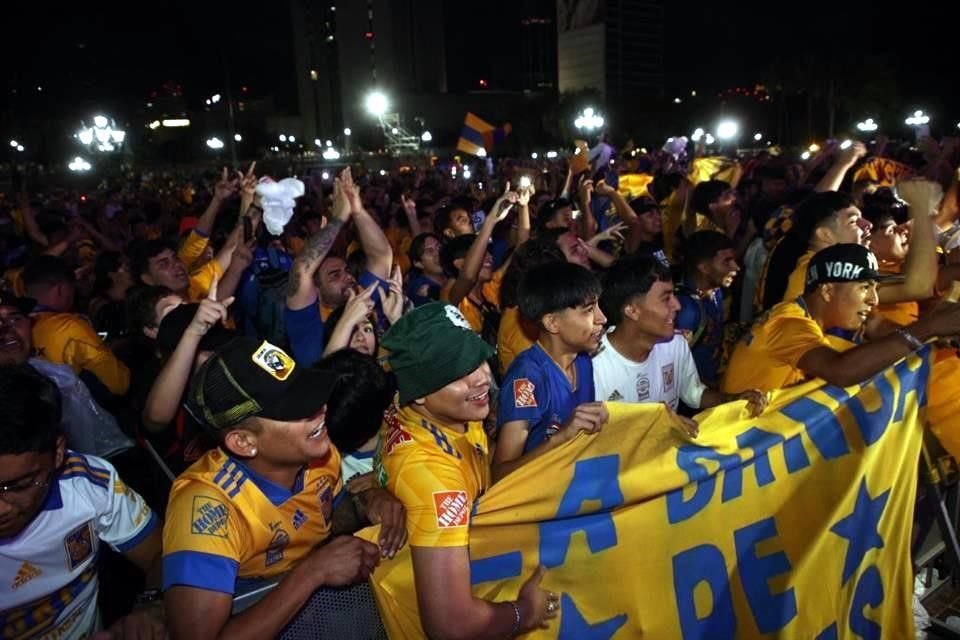 Así celebró la afición de Tigres en la Macro tras el silbatazo final que marcó la octava estrella de Tigres.