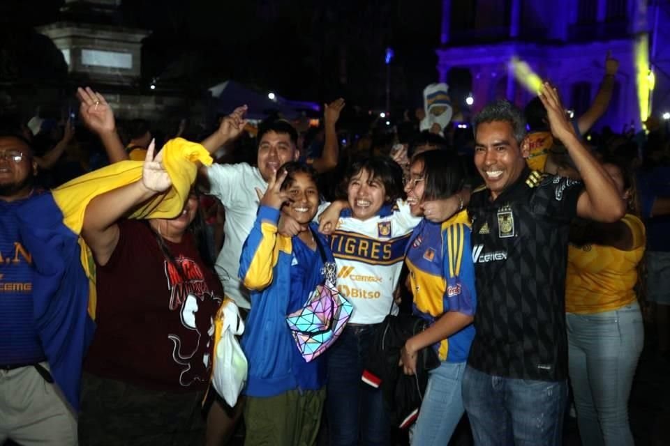 Así celebró la afición de Tigres en la Macro tras el silbatazo final que marcó la octava estrella de Tigres.