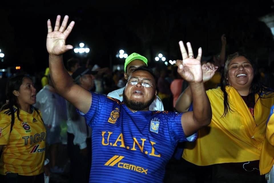 Así celebró la afición de Tigres en la Macro tras el silbatazo final que marcó la octava estrella de Tigres.