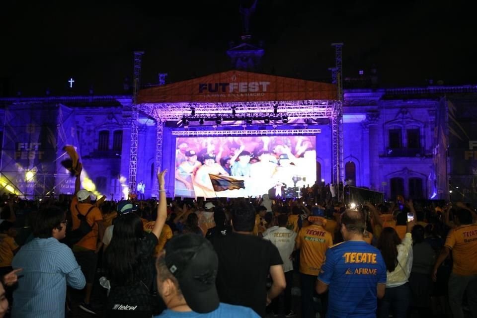 Así celebró la afición de Tigres en la Macro tras el silbatazo final que marcó la octava estrella de Tigres.