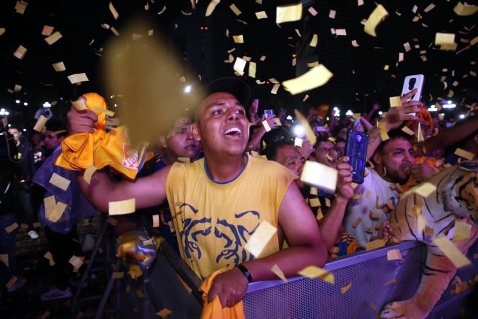 Así celebró la afición de Tigres en la Macro tras el silbatazo final que marcó la octava estrella de Tigres.