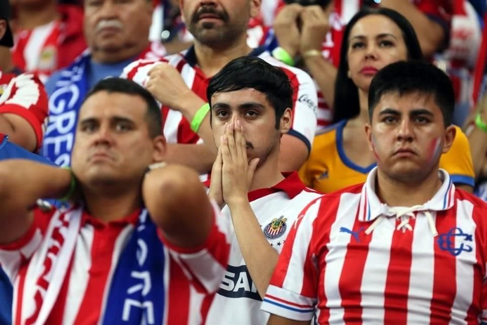 Así terminaron los aficionados de Chivas tras la derrota.