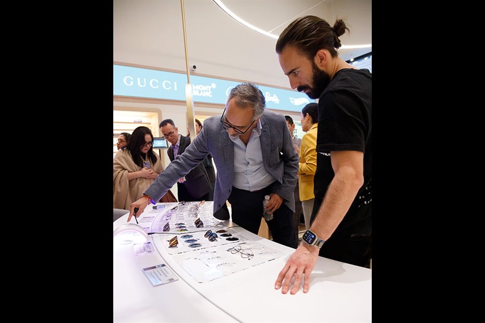 Mesa de personalización. Juan Zamora y Pablo Gil