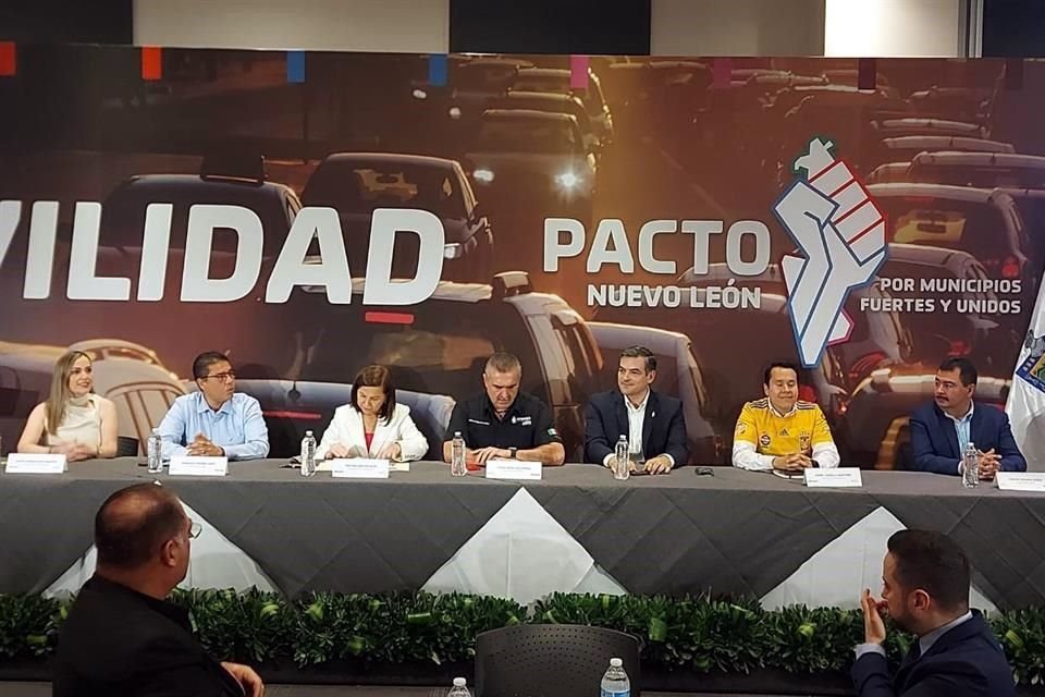 Los Alcaldes estuvieron presentes en un foro de movilidad realizado por municipios que integran el Pacto Nuevo León.