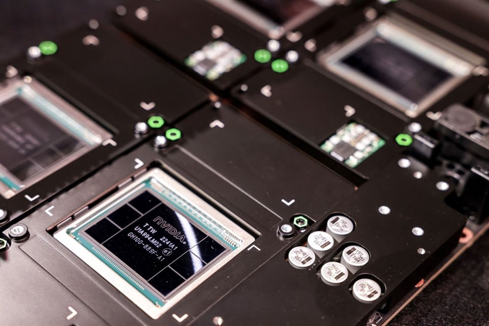 Nvidia fabrica casi todos los chips gráficos avanzados que son cruciales para el trabajo de IA. 