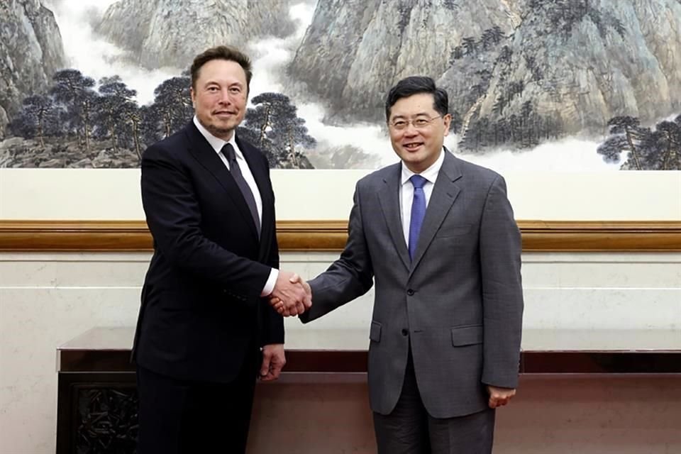 Elon Musk se reunió este martes con Qin Gang, ministro de Relaciones Exteriores de China.