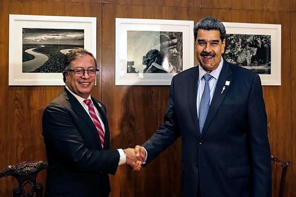 El Presidente de Colombia, Gustavo Petro, junto a su homólogo venezolano, Nicolás Maduro, durante una reunión en Brasilia.