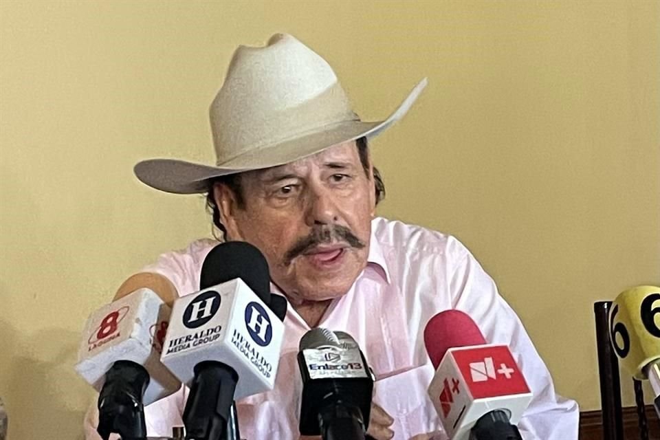 Guadiana dijo que incluso ayer tuvo un incidente cuando se desplazaba de un restaurante al que fue a cenar con Mario Delgado, dirigente nacional de su partido, hacia el hotel en que se hospeda.