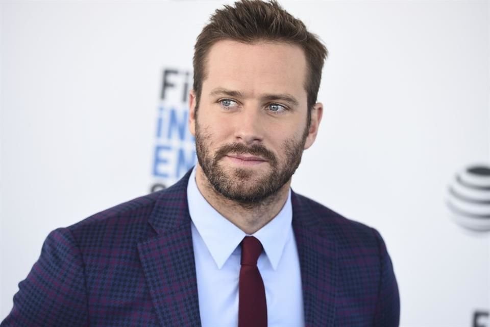 Armie Hammer no enfrentará cargos por agresión sexual después de que una mujer lo denunciara en 2021.