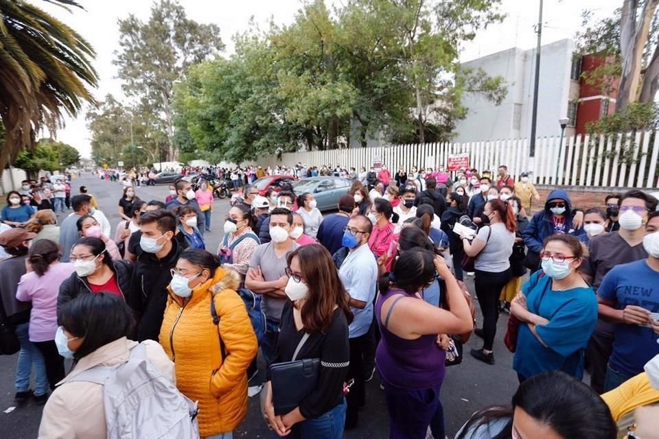 Los particulares fueron convocados a las 10:00 horas del lunes para recibir la dosis. Pero esta instrucción no fue oficializada por la Marina.